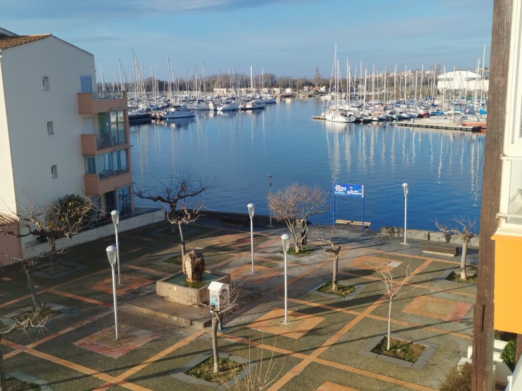 Location vacance au Cap d'Agde : appartement au Cap d'Agde réf 373 : vue sur le port