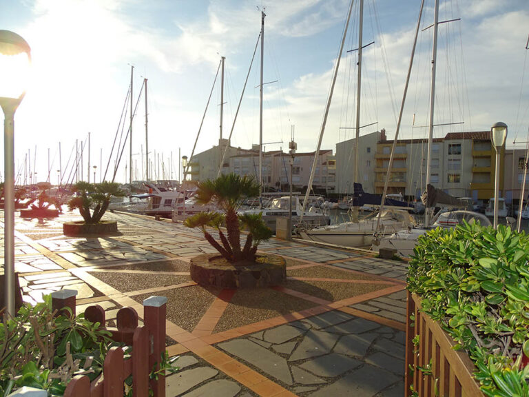 Location vacances au Cap d'Agde : Appartement Cap d’Agde référence 250 : vue sur le port