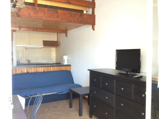 Location vacances à Marseillan-plage : Appartement Marseillan Plage référence 535 : cuisine et séjour