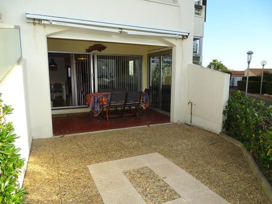 Location vacances au Cap d'Agde : Appartement Cap d’Agde référence 250 : terrasse extérieure