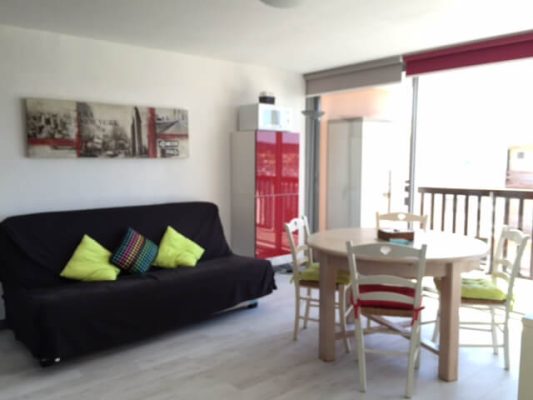 Location vacances au Cap d'Agde : Appartement Cap d’Agde référence 29 : séjour avec canapé