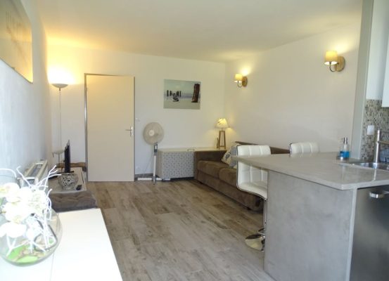 Location vacances au Cap d'Agde : Appartement Cap d’Agde référence 307 : séjour et cuisine