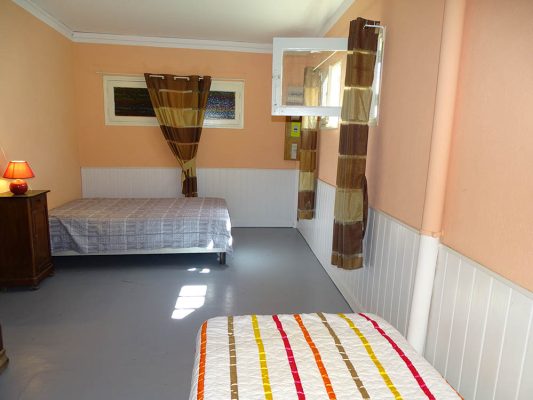 Location vacances au Cap d'Agde : Villa Maison au Cap d’Agde référence 37 : chambre avec 2 lits