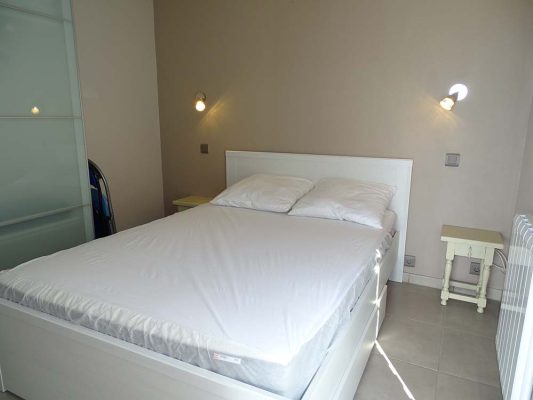 Location vacances au Cap d'Agde : appartement au Cap d'Agde référence 98 : chambre avec lit 2 personnes